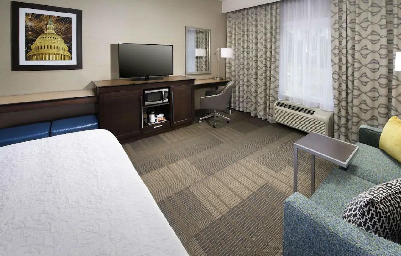 Hampton Inn & Suites Falls Church Esterno foto