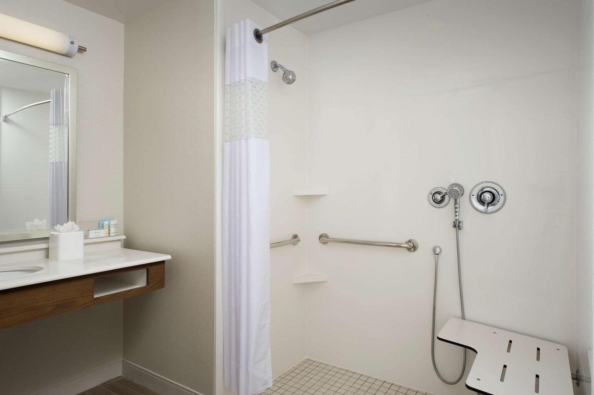 Hampton Inn & Suites Falls Church Esterno foto