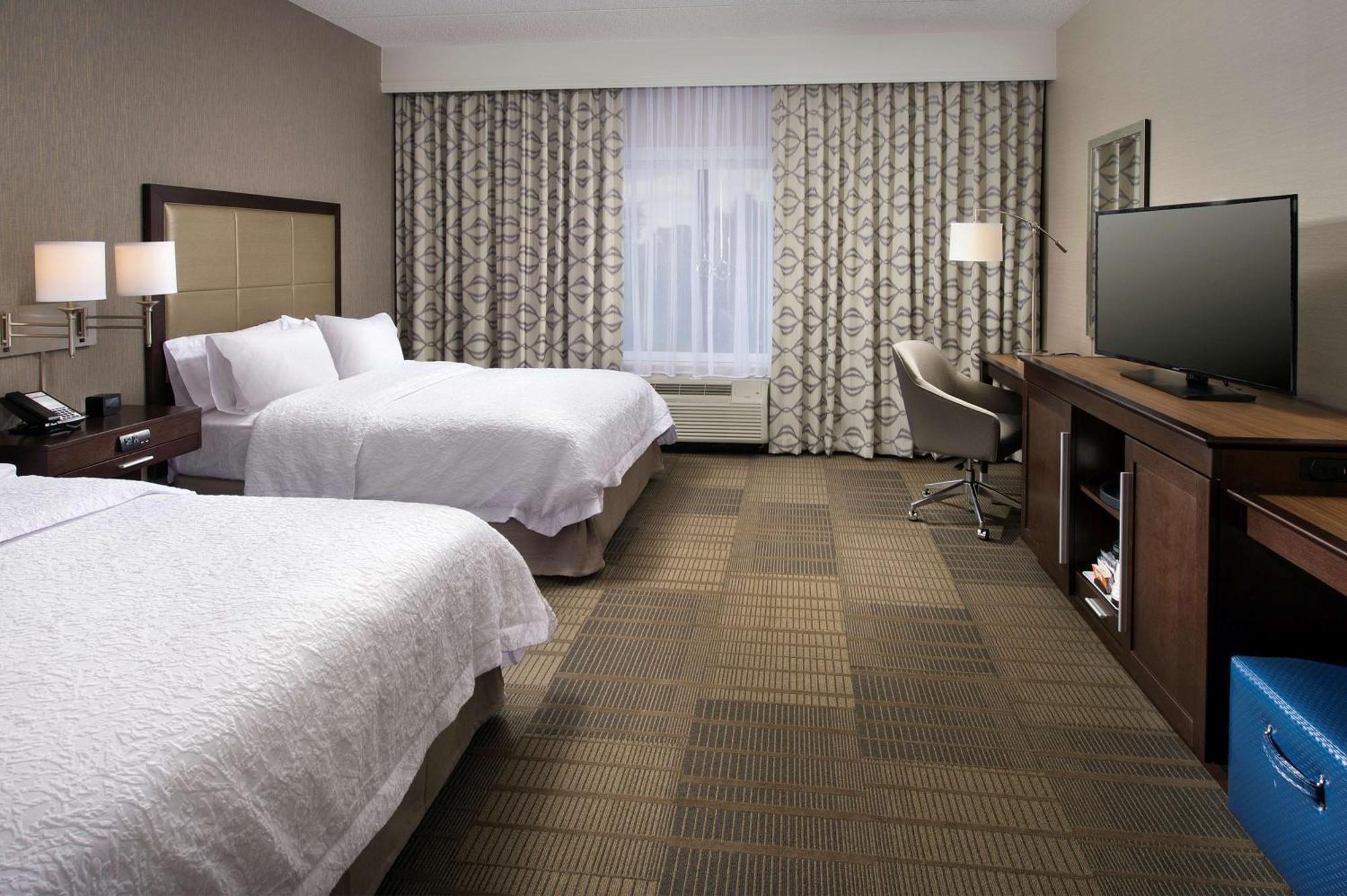 Hampton Inn & Suites Falls Church Esterno foto