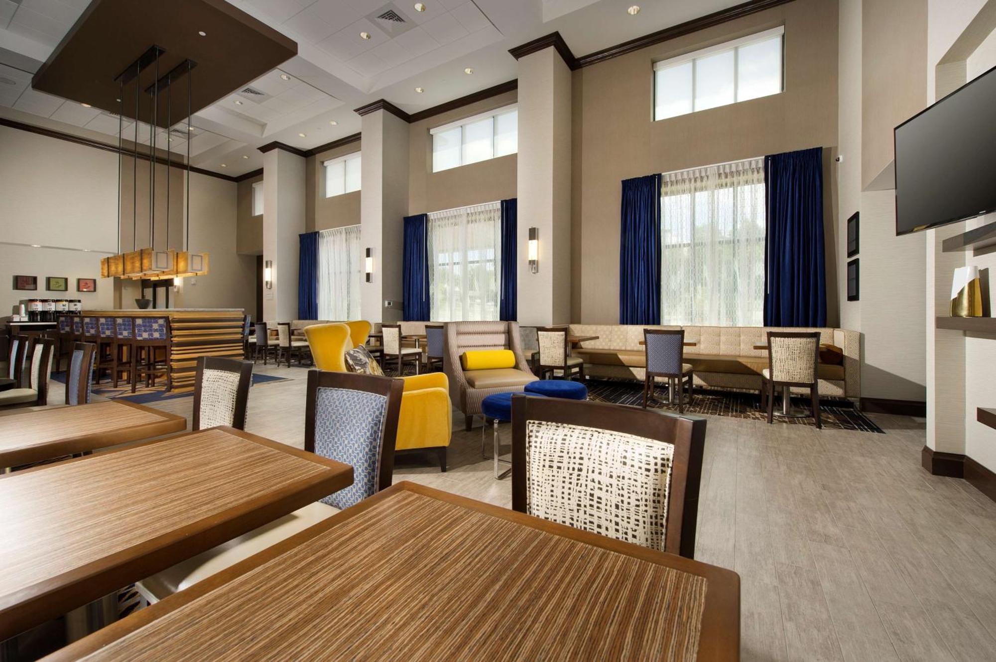 Hampton Inn & Suites Falls Church Esterno foto