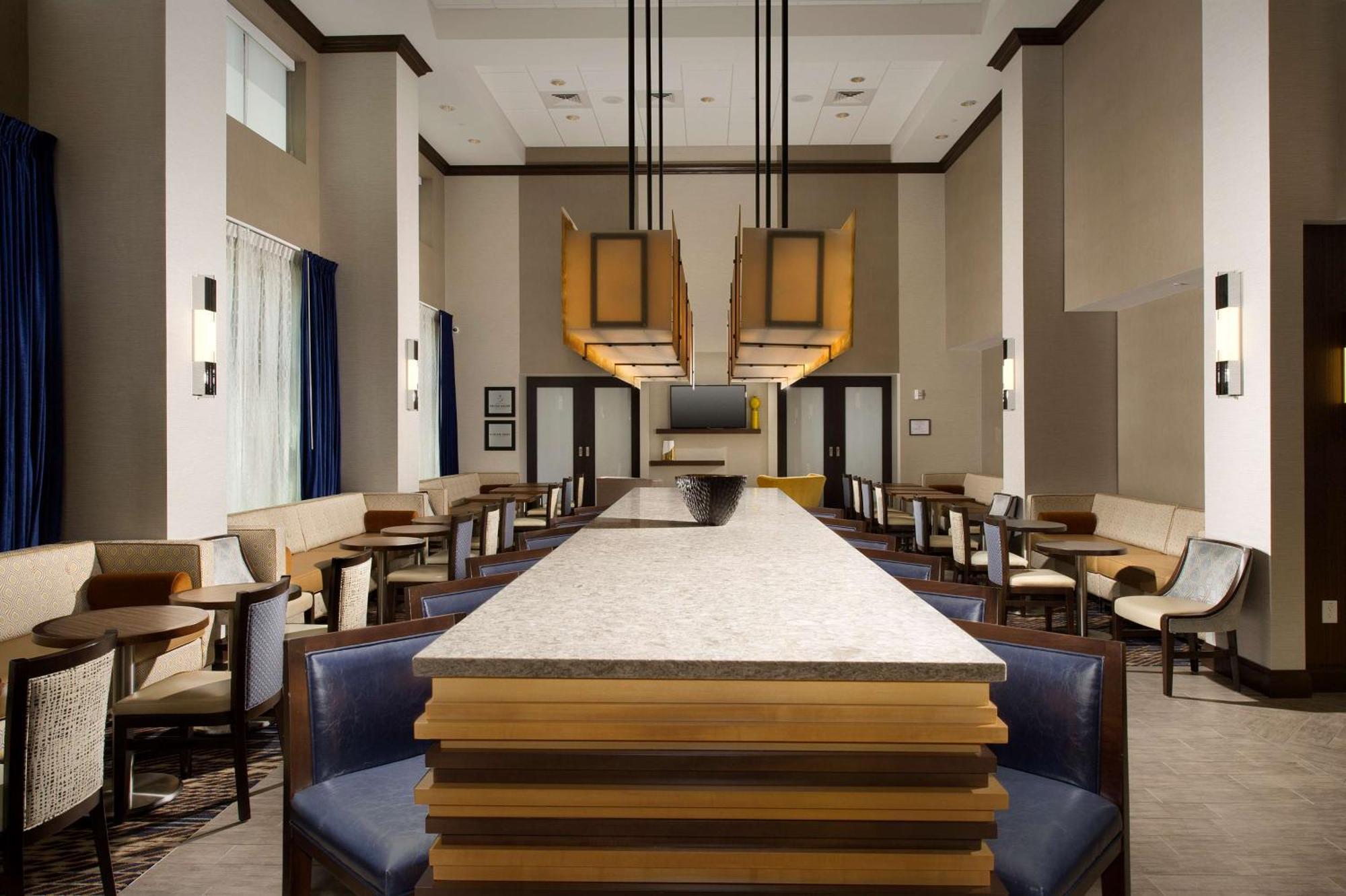 Hampton Inn & Suites Falls Church Esterno foto