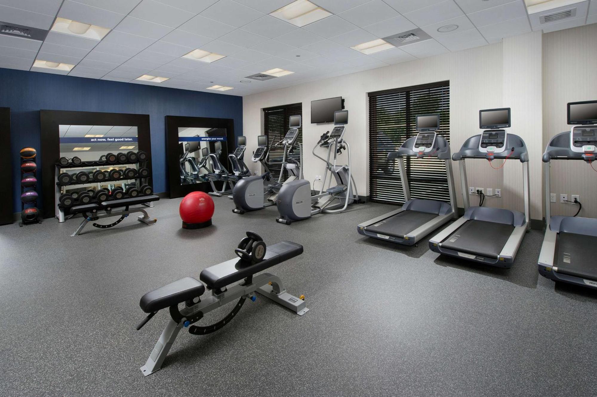 Hampton Inn & Suites Falls Church Esterno foto