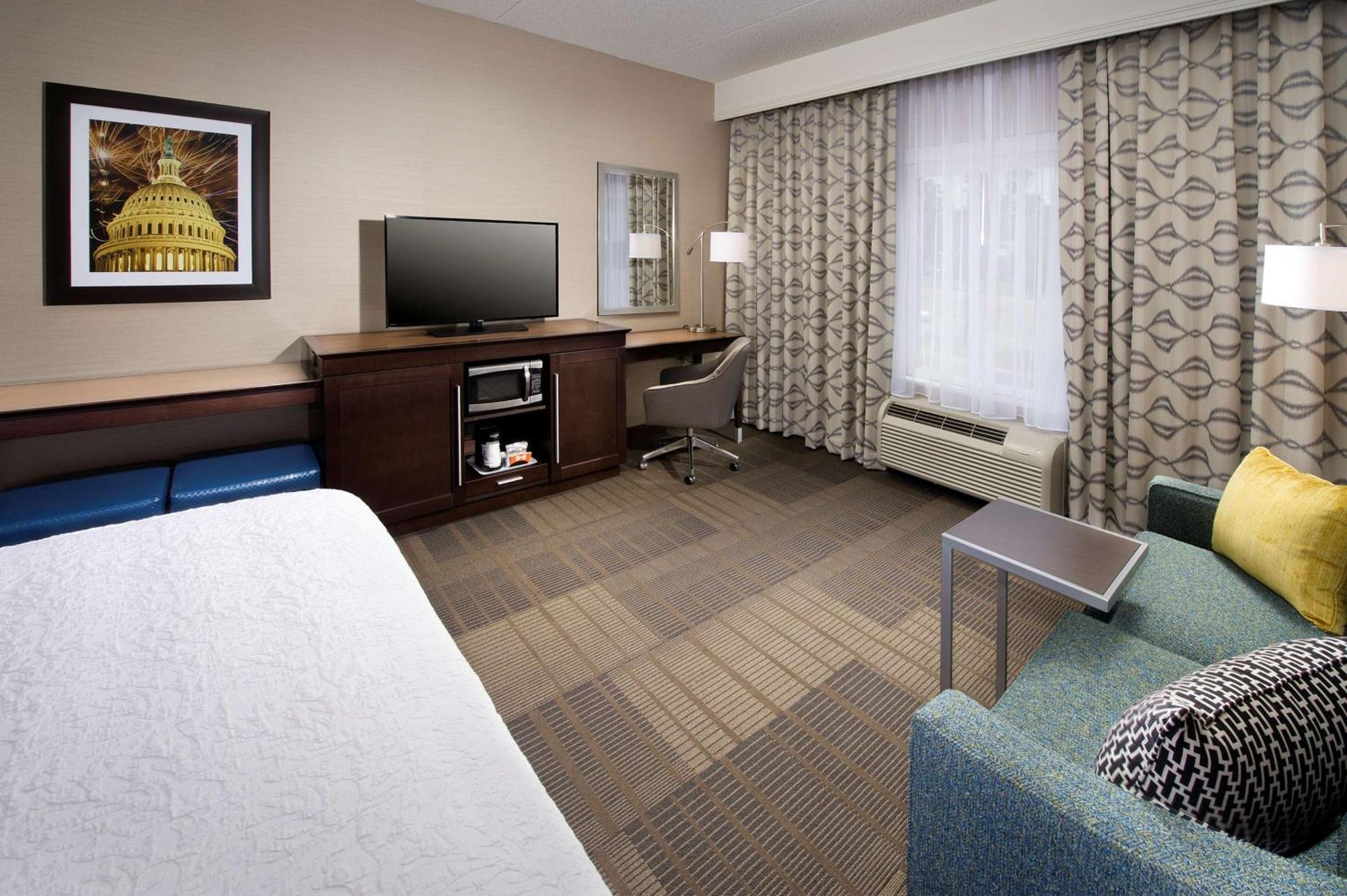 Hampton Inn & Suites Falls Church Esterno foto