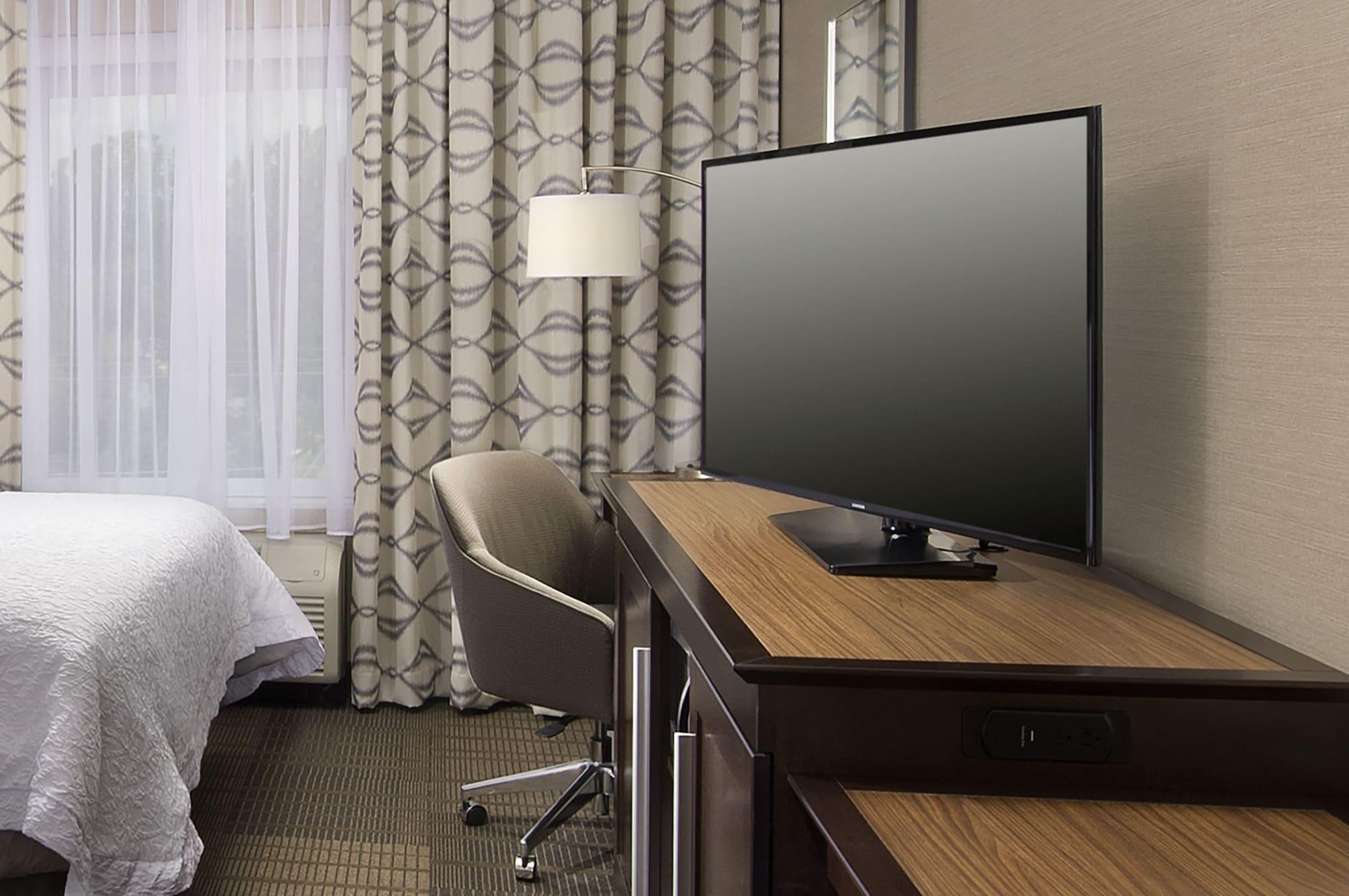 Hampton Inn & Suites Falls Church Esterno foto